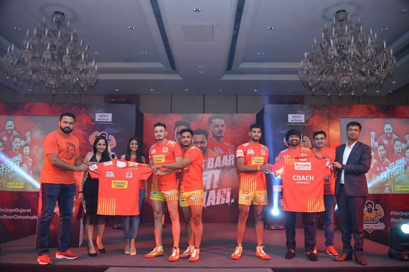 Team GFG along with Mr Sanjay Adesara, CEO of Gujarat Fortune Giants unveiling the Jersey for PKL Season 7