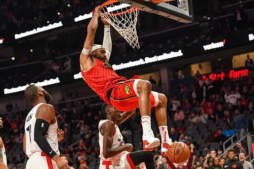 Vince Carter throwing down a two-handed slam