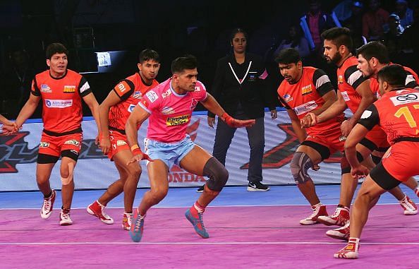 Jaipur Pink Panthers v Bengaluru Bulls - VIVO Pro Kabaddi Season
