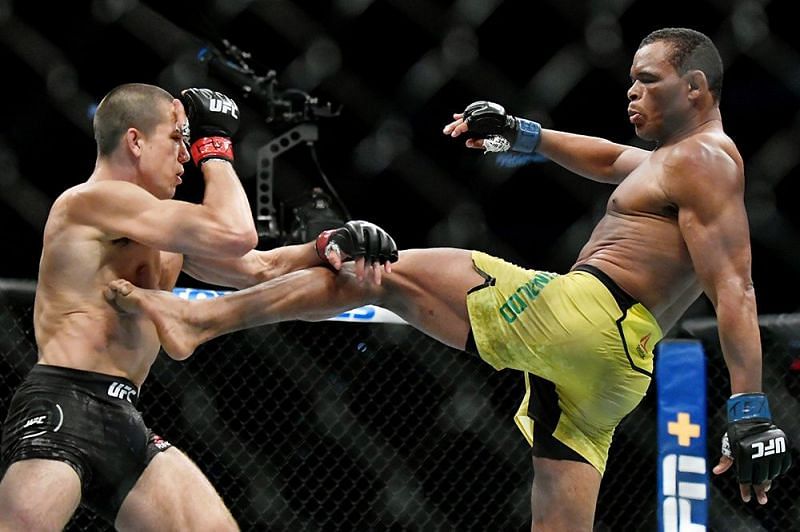 Did the right man really win the fight between Alexander Hernandez and Francisco Trinaldo?