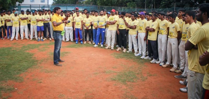 RX Murali is seen interacting with the KPL 2019 hopefuls