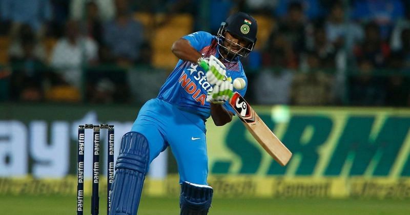 Rishabh Pant looks set to take over from Dhoni