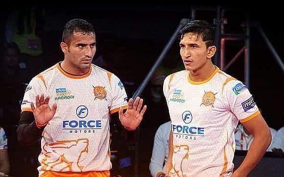 Rinku Narwal (R) will turn out for the Bengal Warriors.