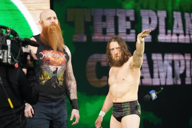 5 reasons why Daniel Bryan didn't make his "career-altering announcement" on WWE SmackDown Live