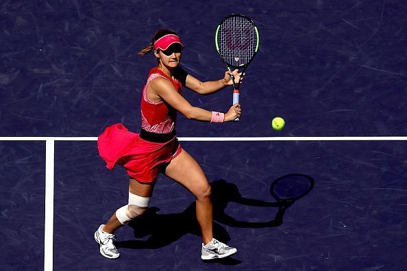 Citi Open: Eugenie Bouchard checks out after Lauren Davis' dominant performance