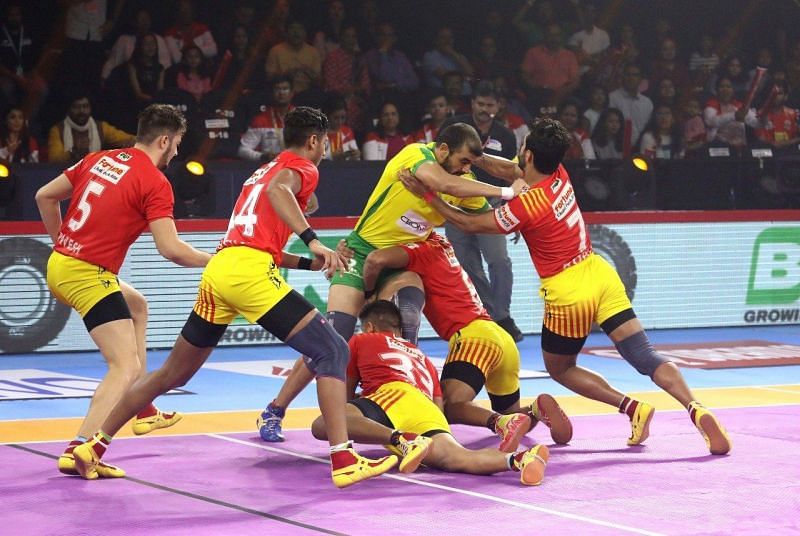 A newly-dressed Tamil Thalaivas defeated home team Gujarat Fortune Giants in the heated battle