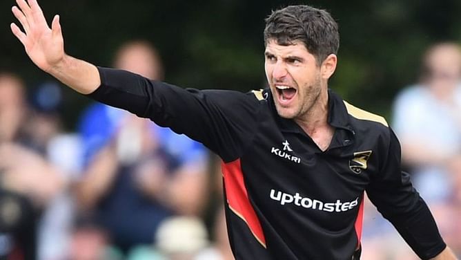 Leicestershire bowler shatters records, scalps 7 wickets in an innings of T20 Blast (video)