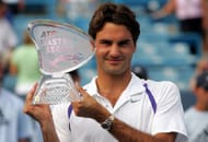 Federer poses with his 14th Masters 1000 title at 2007 Cincinnati