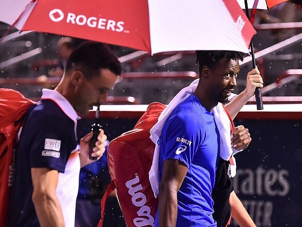 Bautista Agut and Monfils walk off court after rain suspends their quarterfinal after just 2 points