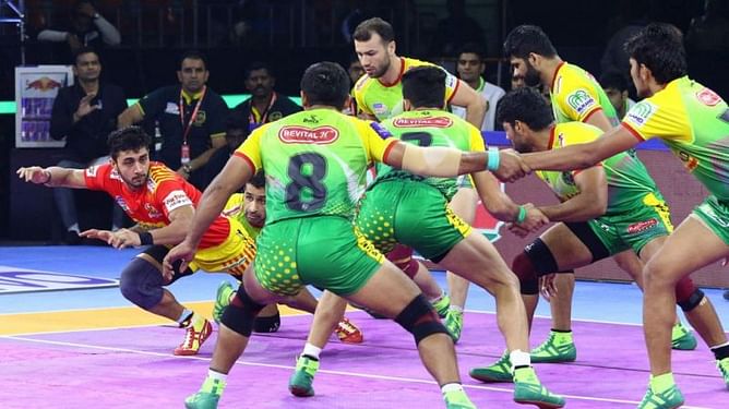 प्रो कबड्डी 2019, 54वां मैच: गुजरात फॉर्च्यूनजायंट्स ने पटना पाइरटेस को 29-26 से हराया