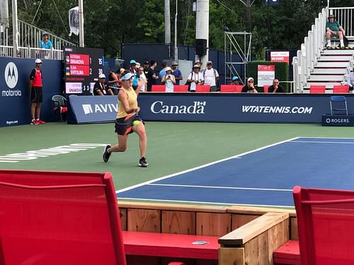 Elina Svitolina plays a tough opener against Katerina Siniakova at the Rogers Cup (original picture taken by the writer)