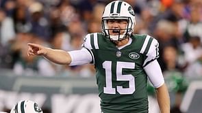 Depleted Eagles add McCown to provide Wentz cover