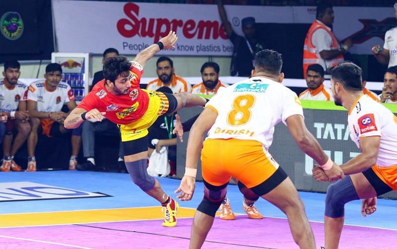 Puneri Paltan won a close-called match against the Gujarat Fortune Giants with the score 33-31