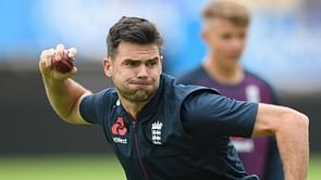 Ashes 2019: Anderson gives England injury scare