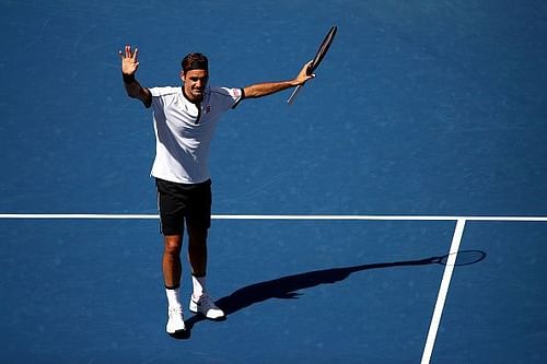 Federer acknowledges the crowd after his third round win over Evans