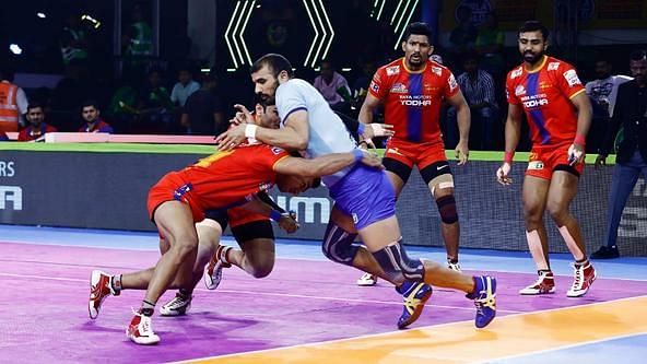 Ajay Thakur got a tie for his side in the buzzer raid.