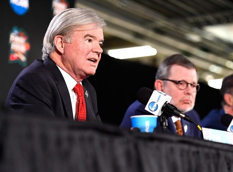 NCAA President Mark Emmert (left) and Eric Kaler, chairman of the NCAA&acirc;€™s board of directors.