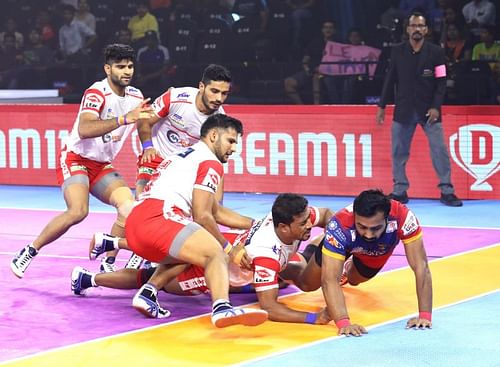 Haryana Steelers' defenders tackle a raider of UP Yoddha