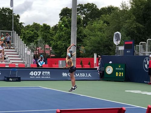 Elina Svitolina kept her eyes focused on victory against Belinda Bencic at the Rogers Cup (original picture taken by the writer)