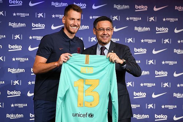 FC Barcelona Unveil New Player Norberto Murara &#039;Neto&#039;