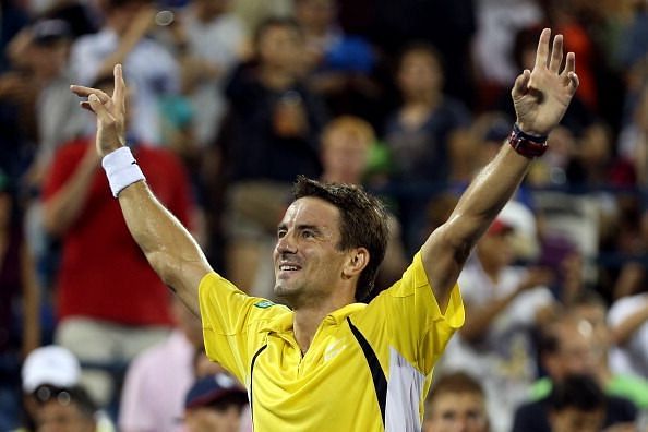 Robredo exults after beating Federer for the first time in 12 career meetings