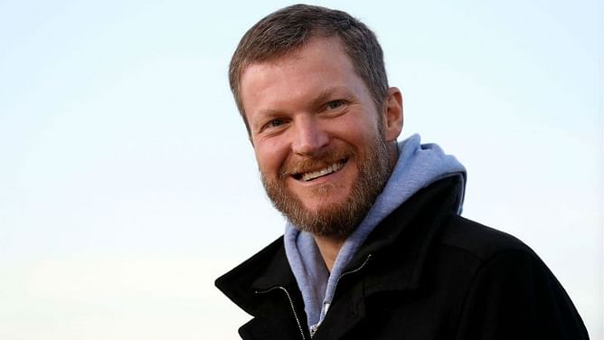 NASCAR world reacts to Dale Earnhardt Jr., family surviving plane crash