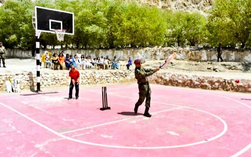 MS Dhoni Plays Cricket With Kids In Leh Jammu and Kashmir, the Picture Goes Viral in social media