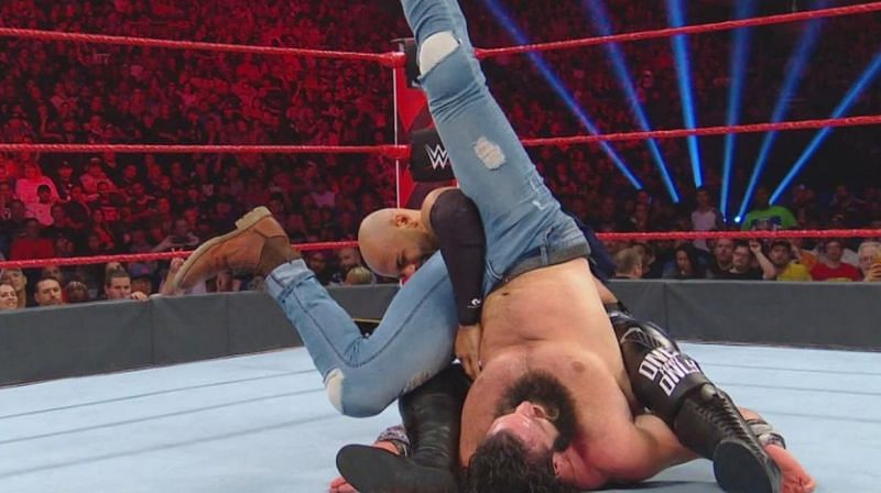 Elias&#039; shoulder was clearly off the mat when the referee was making the three count