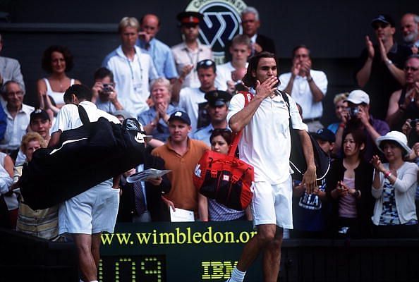 19-year-old Federer upsets seven-time champion Sampras in the fourth round of 2001 Wimbledon