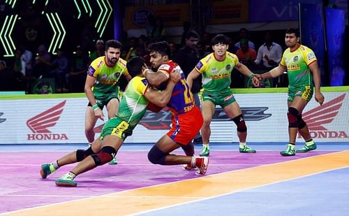 Patna Pirates brutally thrashed UP Yoddhas to win their first match of the home-leg