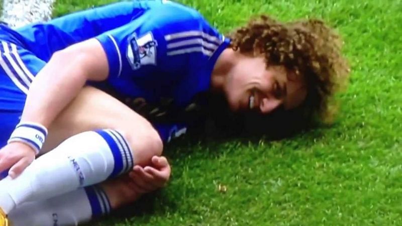 David Luiz cannot hold back his smile after getting Rafael wrongly sent off