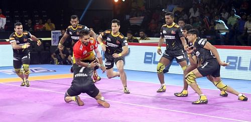 Gujarat Fortune Giants succumbed to the Telugu Titans in a fervid battle