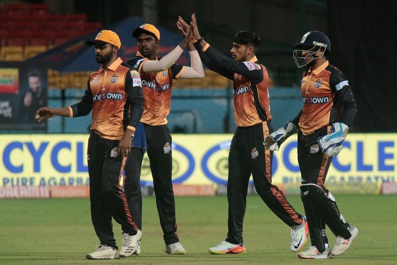 Mohammad Taha (2nd from left) had a big role to play in Hubli Tigers&#039; win