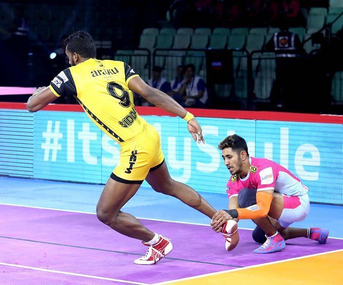 Telugu Titans demolished the Jaipur Pink Panthers to win the battle on Day 1 of the Delhi leg
