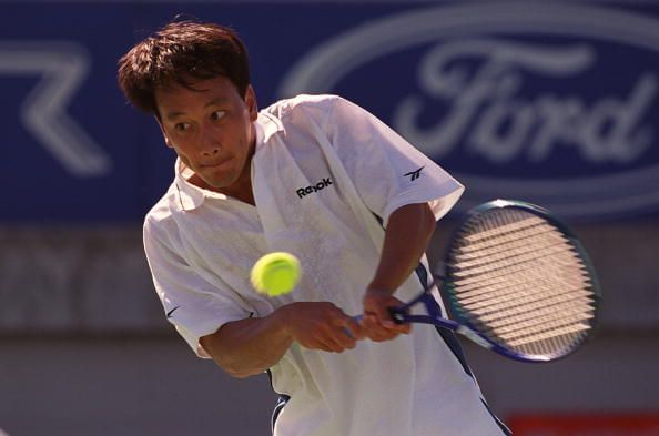 Federer registers his first Grand Slam match win over Chang at 2000 Australian Open