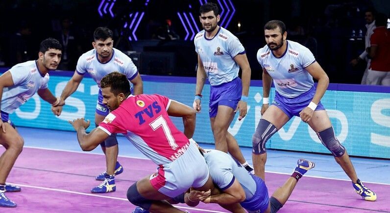 All-rounder Vineet Sharma (2nd from right) scored 5 points against Jaipur Pink Panthers