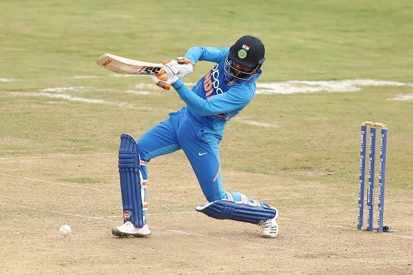 Ravindra Jadeja helping out with the bat