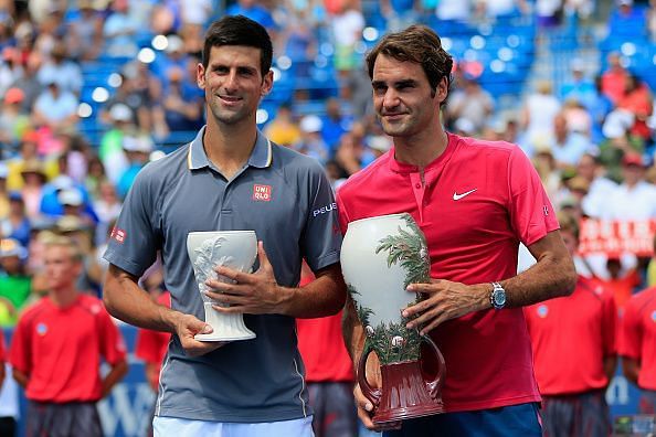 Djokovic poses with Federer after a record 5th runner-up finish in Cincinnati
