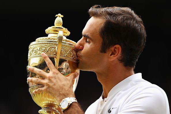 Federer celebrates a record 8th Wimbledon title in 2017