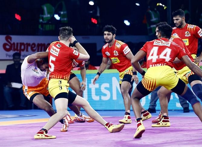 प्रो कबड्डी 2019, 28वां मैच: पुनेरी पलटन की लगातार दूसरी जीत, गुजरात फॉर्च्यूनजायंट्स को रोमांचक मुकाबले 33-31 से हराया
