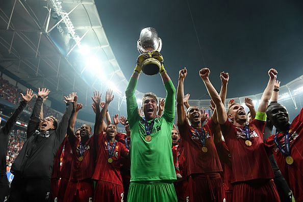 Adrian celebrates with the UEFA Super Cup trophy aloft after Liverpool&#039;s penalty shootout win over Chelsea