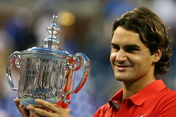 Federer hoists aloft his 5th and most recent title at the US Open in 2008