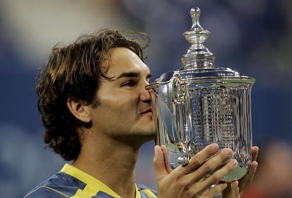 Federer lifts his second title at the US Open in 2005