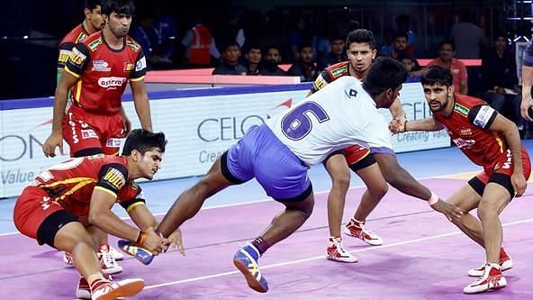 Saurabh Nandal (Holding the ankles of the raider)