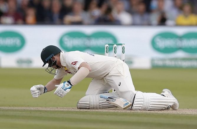 Ashes 2019: चोट की वजह से दूसरे टेस्ट मैच से बाहर हुए स्टीव स्मिथ, मार्नस लाबुशेन किए गए शामिल