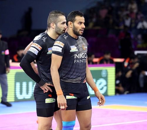 Abhishek Singh (R) has had a good run in PKL 2019