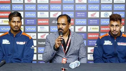 Bengal Warriors coach BC Ramesh (Center) will be hoping that K Prapanjan (L) and Maninder Singh (R) find form in their home leg