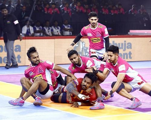 Dabang Delhi demolish the Jaipur Pink Panthers in an intriguing encounter