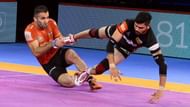 Fazel Atrachali is seen making an ankle hold on Rohit Kumar