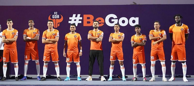 FC Goa players along with Virat Kohli sporting the new jersey